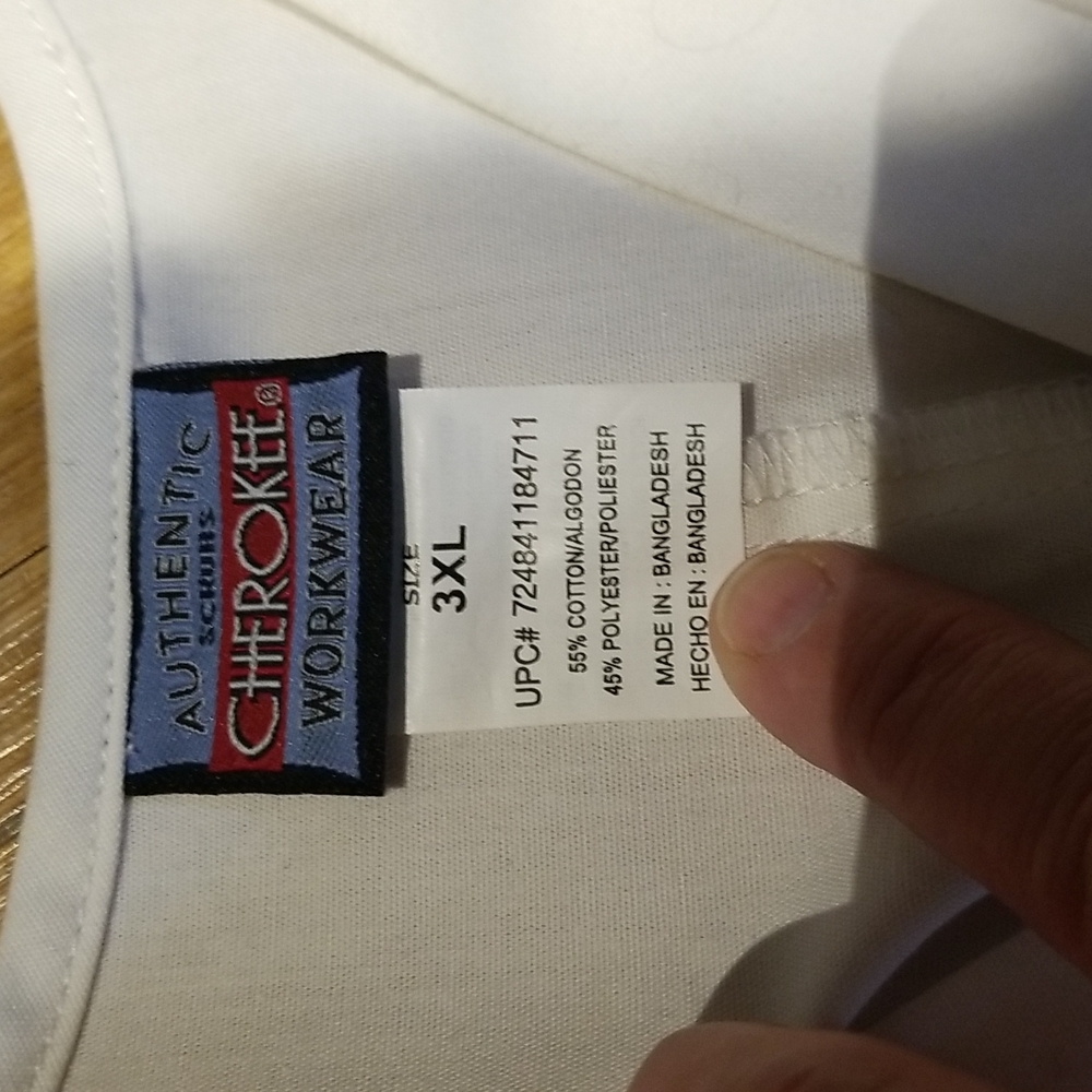 Cherokee White Scrub top sz 3XL like new v neck - Picture 3 of 3